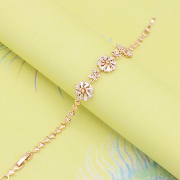 "Sparkling Rose Gold Floral Bracelet with Round & Clover Design, XPBL0962 - Picture 4 of 12